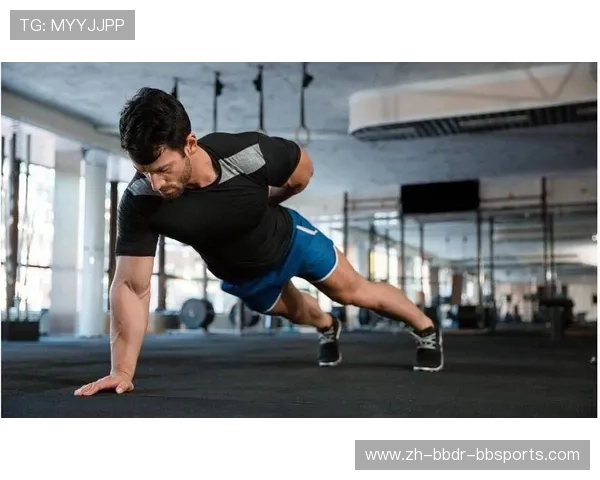 黄金胸肌锻造计划:器械选择与动作组合秘籍